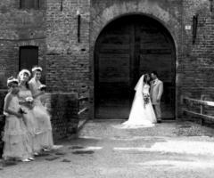 Foto degli sposi alla location di matrimonio