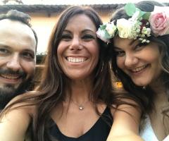 Love Stuff - Una foto ricordo con gli sposi