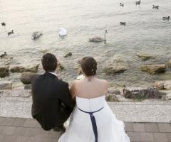 Foto degli sposi vista lago