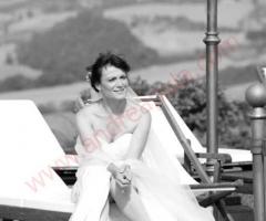 Sposa in b/n sulla banchina