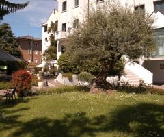 Il parco del Ristorante Park Hotel Ai Pini