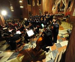 Con coro e orchestra