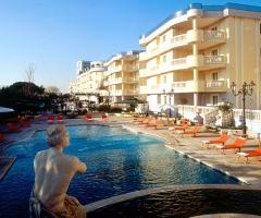 Location con piscina per ricevimenti di matrimonio