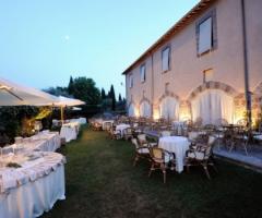 Ricevimento di matrimonio in giardino