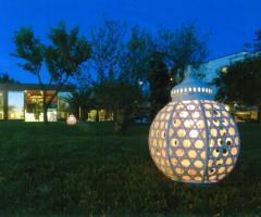 Masseria Montepaolo - Il giardino illuminato di sera
