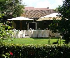 Ricevimento di matrimonio in giardino