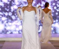 Abito stile impero in pizzo chantilly con applicazione di swaroski in coordinato con giacchino in pizzo -Atelier Laura La Spina