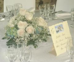 Fiori per i tavoli del buffet di matrimonio