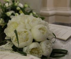 Bouquet delicato di peonie bianche