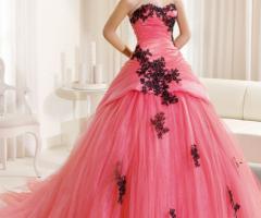 Vestito da sposa rosa acceso