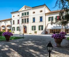 Facciata di Villa Valcorba