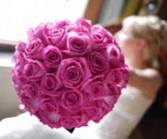 Bouquet di rosa della sposa