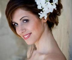 Acconciatura della sposa con fiori