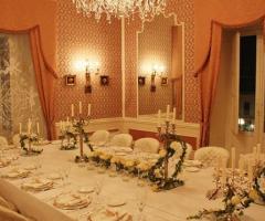 Palazzo Lutri - Allestimento dei tavoli per il ricevimento nuziale