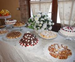 Una selezione di prelibati dolci dell'Agriturismo La Moffelona