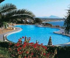 Straordinaria piscina del Città del Mare Hotel Village