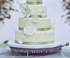 Torta di nozze con fiori di zucchero