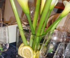 Centrotavola con limoni e calle per il matrimonio