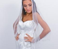 Atelier Kelebek - Abito in duchesse interamente ricamato a mano