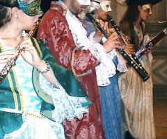 Concerto di musicisti in maschera a Roma