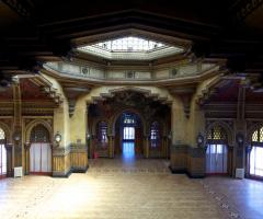 I meravigliosi affreschi dei saloni interni del palazzo