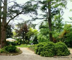 Il parco verdeggiante di Villa San Domenico