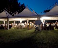 Matrimonio in giardino di sera