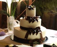 Torta nuziale con cake topper
