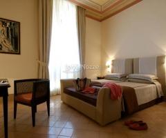 Camera per la prima notte di nozze per gli sposi