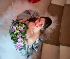 La sposa con il suo bouquet