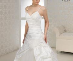 Creazione Les Jolies disponibile preso Manzetti White Couture