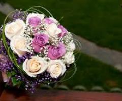 Bouquet elegante con rose bianche