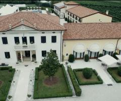 Ok Video - Una vista dall'alto del ristorante