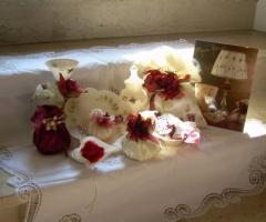 Bomboniere e sacchettini per le nozze con decori floreali