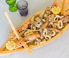 Grand Hotel Savoia  -  Barca di pesce fresco