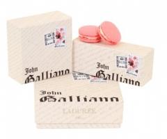 Confezione John Galliano per le nozze