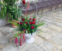 Fiori&Libri di Bartoli Irene - I fiori all'uscita della chiesa