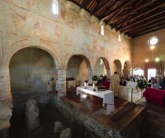 Fotografia della chiesa durante la funzione nuziale