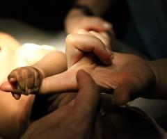 Uno tenero attimo catturato in uno scatto nel corso della missione in Congo