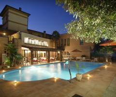 Cortile interno con piscina