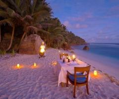 Una cena a lume di candela sulla spiaggia?