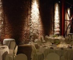 Caratteristici mattoni in stile inglese nella sala