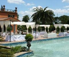 Matrimonio a bordo piscina