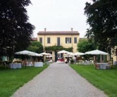 Ricevimento di nozze all\'aperto