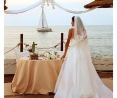 Lido Salsello Ricevimenti - La sposa durante il suo matrimonio sulla spiaggia