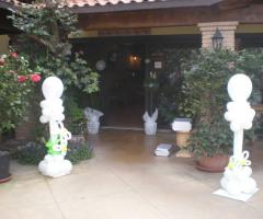 Addobbo con palloncini per l'entrata al ristorante