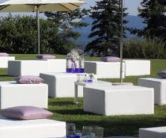 Allestimento floreale per il matrimonio in giardino