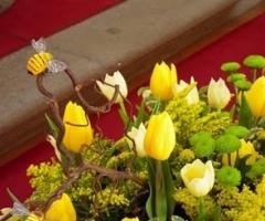 Allestimento floreale del matrimonio a tema api