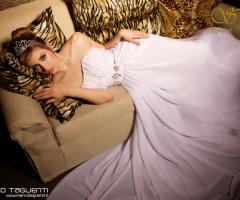 Abito da sposa con dettagli preziosi sul décolleté