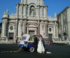 Arrivo in chiesa con ape calessino